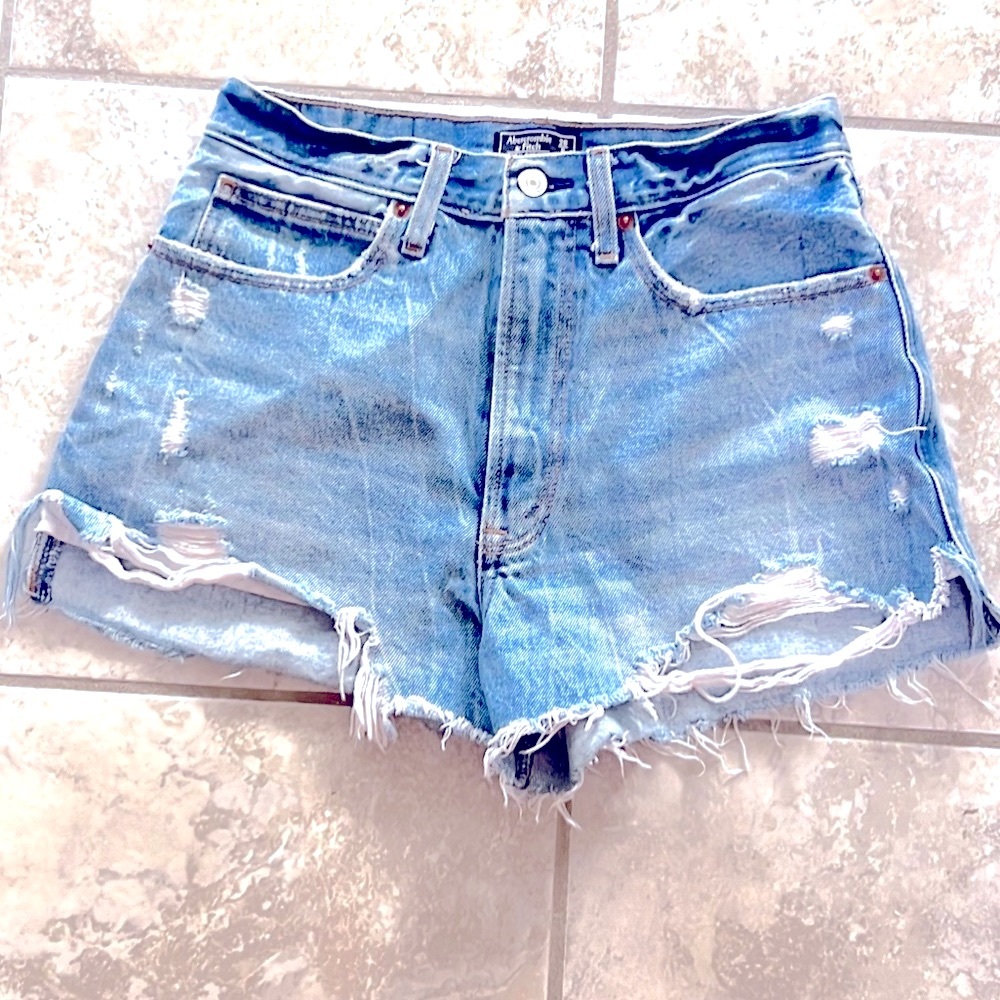 Abercrombie and Fitch Natural Rise Distressed Denim Shorts Medium Wash Size 28 6